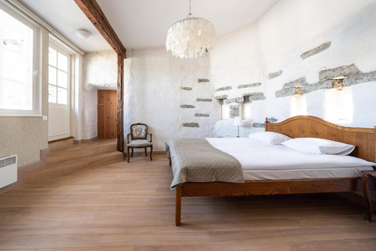 Old Town - Unique Tower Apartment Талин Екстериор снимка