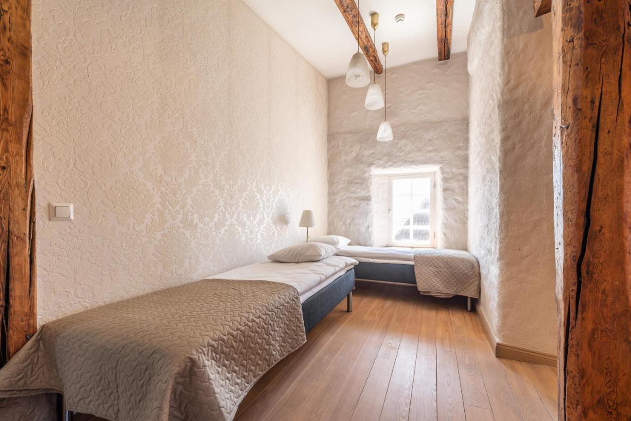 Old Town - Unique Tower Apartment Талин Екстериор снимка